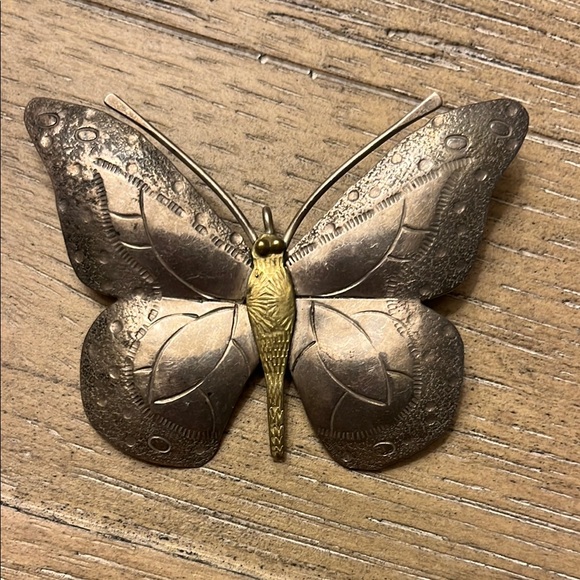 Courtney Peterson butterfly pin - Picture 1 of 4